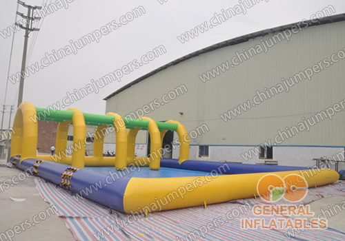 Pool with tunnel